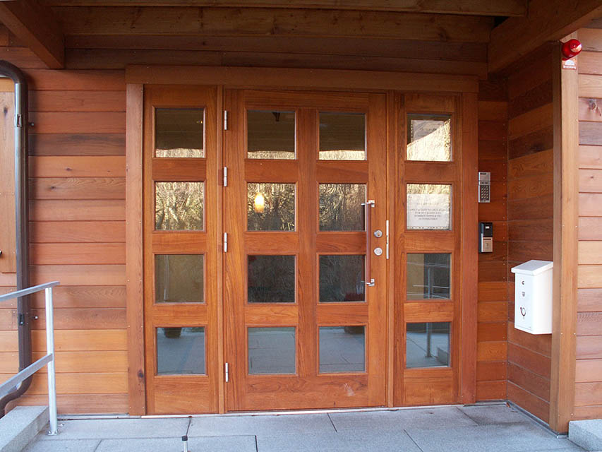 Entreparti i massiv teak och glas