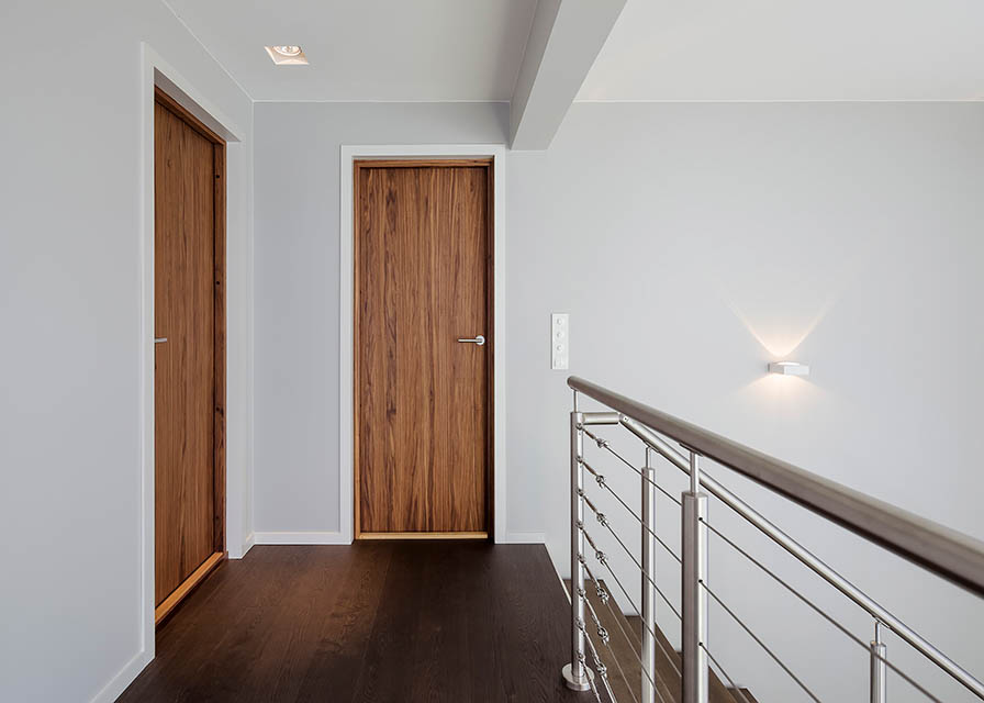 släta innerdörrar i valnöt