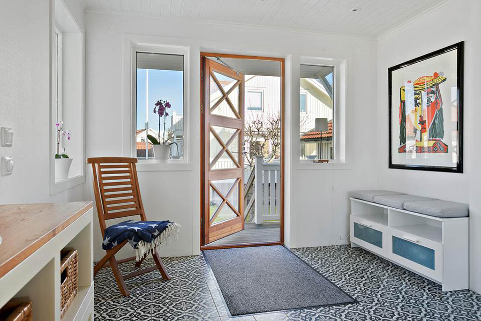 Ytterdörr i massiv freijo med glas