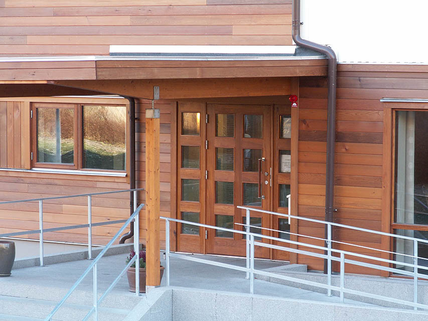 Entreparti i massiv teak och glas