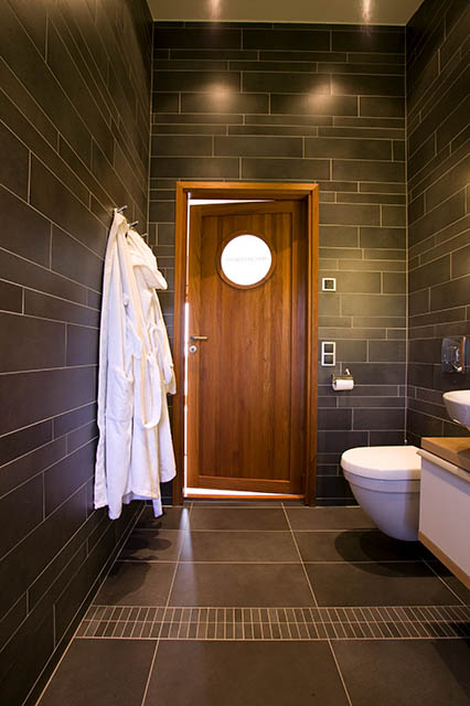 innerdörr med runt glas